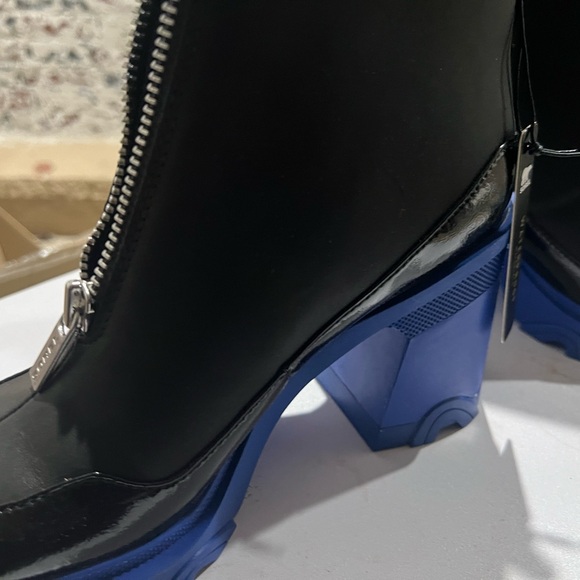 Sorel Brex Zip boots size 8 - Picture 2 of 3